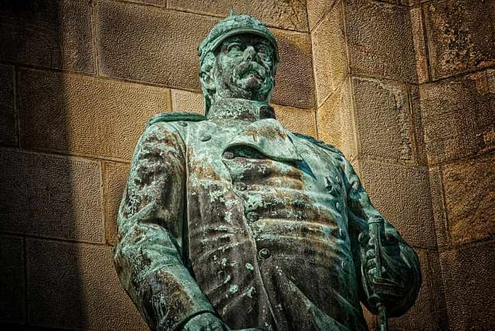 bismarck-monument-chancellor-german-empire